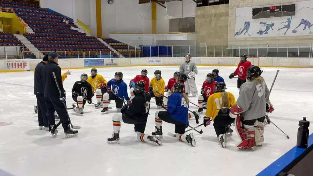 3 Limburgse dames met nationale ijshockeyploeg naar WK in Bulgarije